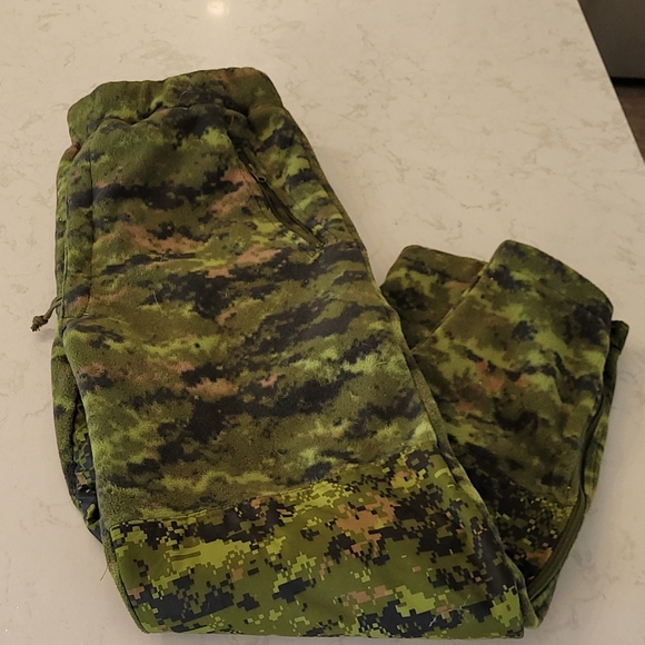 Genuine Canadian army fleece pants - Picture 2 of 2